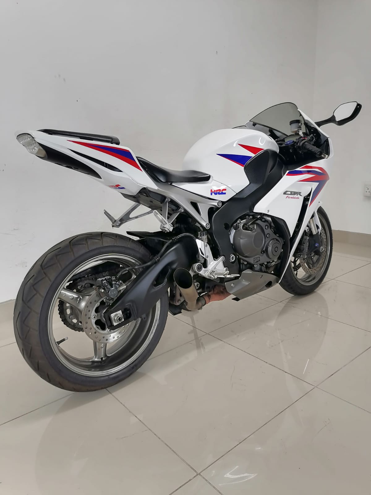 2012 HONDA CBR1000RR - Born 2 Race